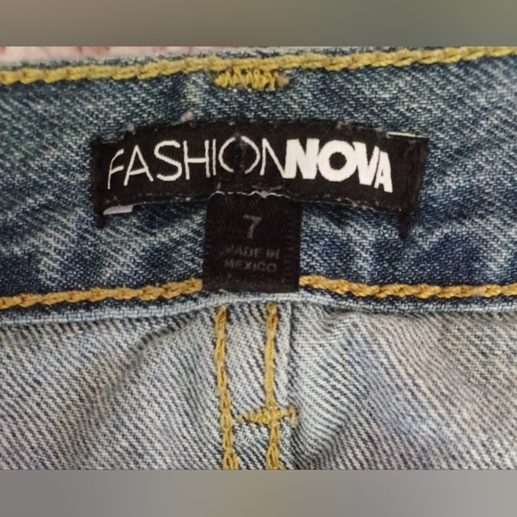 A Fashion Nova Blue Wide Leg Distressed Jeans - Picture 10 of 11